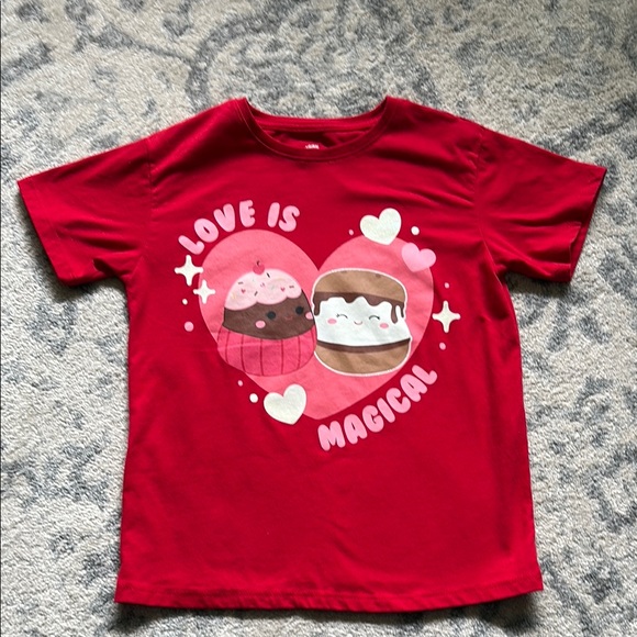 Hybrid & company Other - Hybrid & Company Red “Love Is Magical” Squishmallows Girl T-Shirt